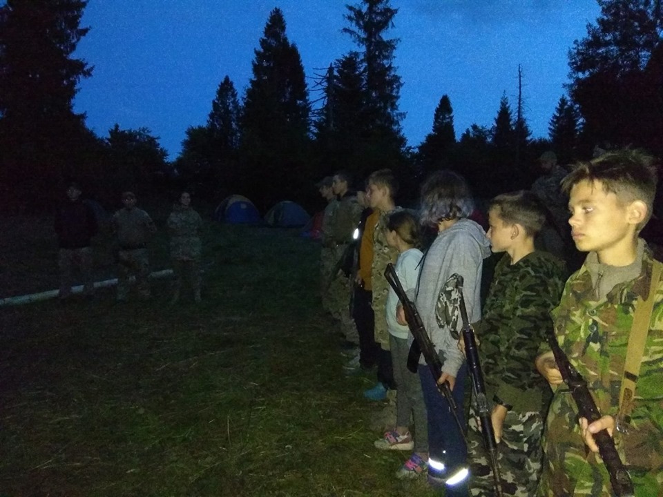 На Закарпатті юнаки та юнки пройшли вишкіл у таборі "Верецький перевал" (ФОТО)