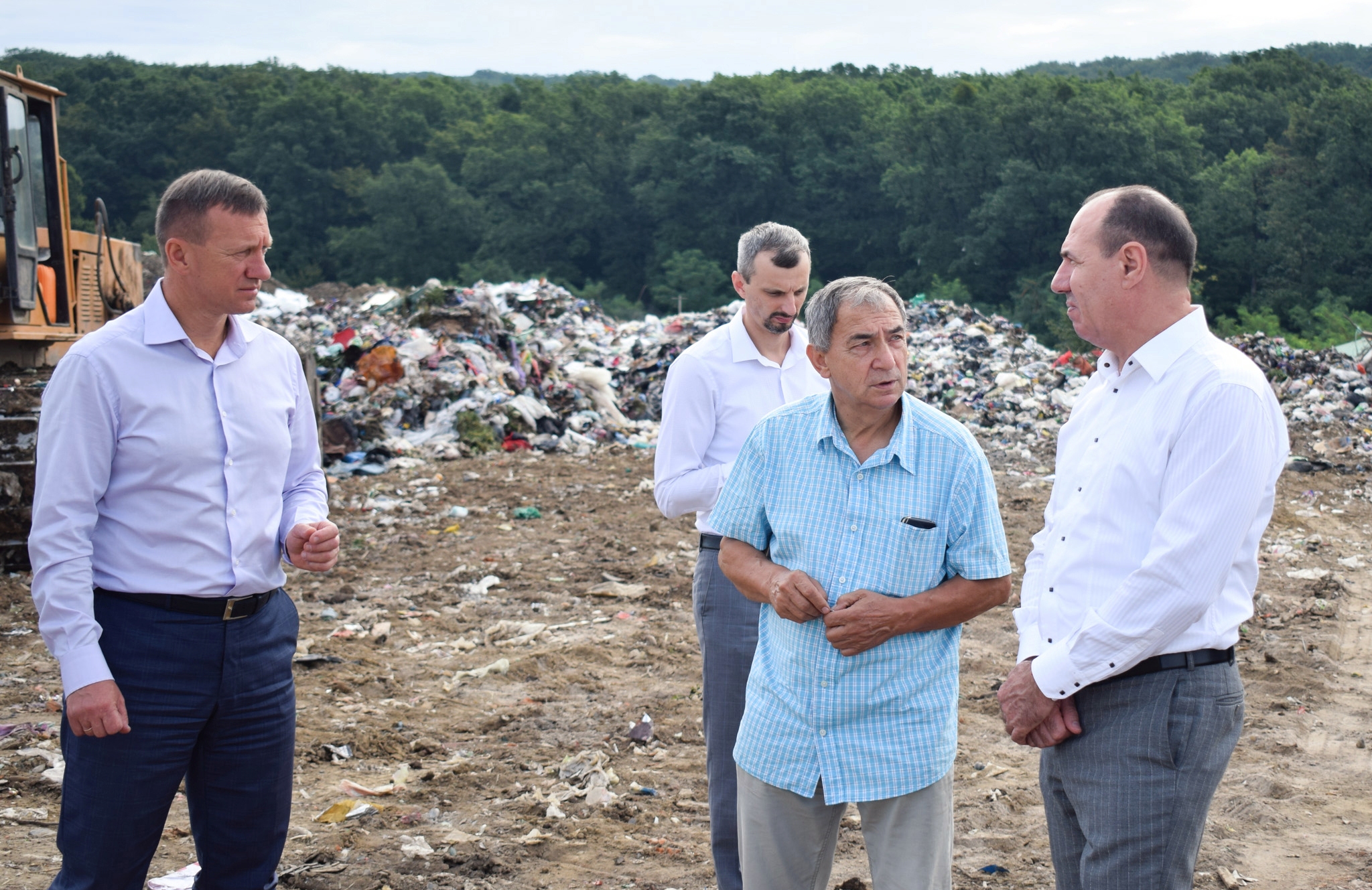 Голова Закарпатської ОДА і мер Ужгорода відвідали сміттєвий полігон у Барвінку (ФОТО)
