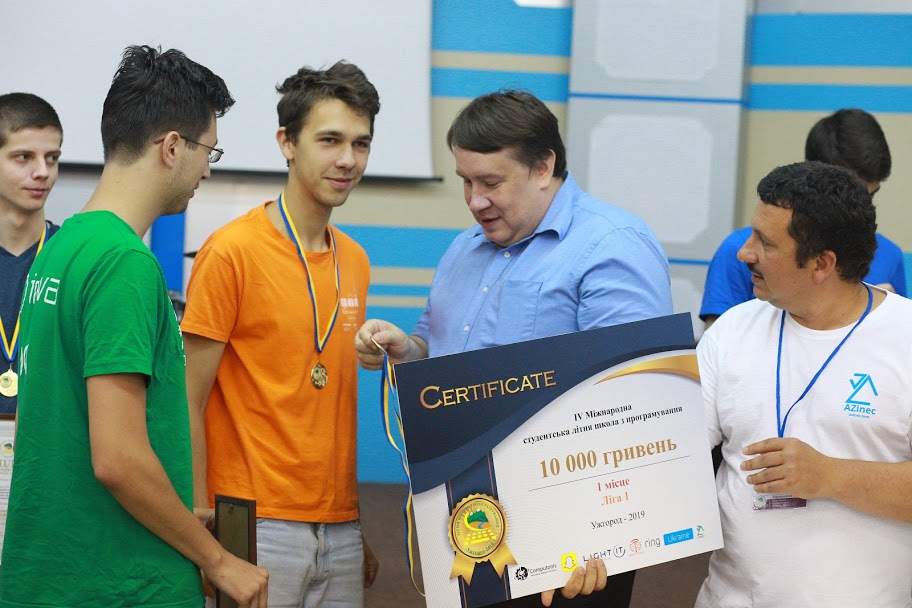 В Ужгороді нагородили переможців літньої школи з програмування (ФОТО)