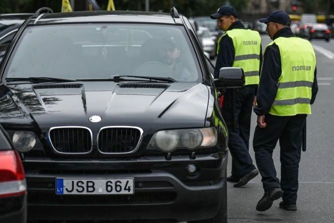 На Закарпатті поліція поки не зупиняє авто на "євробляхах", бо не отримала доступ до бази даних митниці
