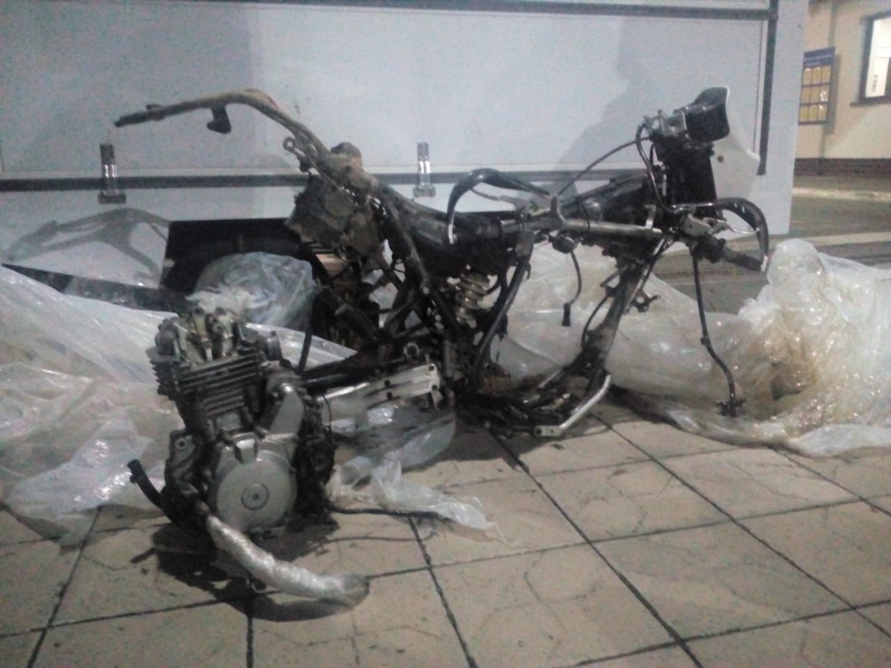 Розібраний мотоцикл намагалися незаконно провезти в Україну на Закарпатті (ФОТО)