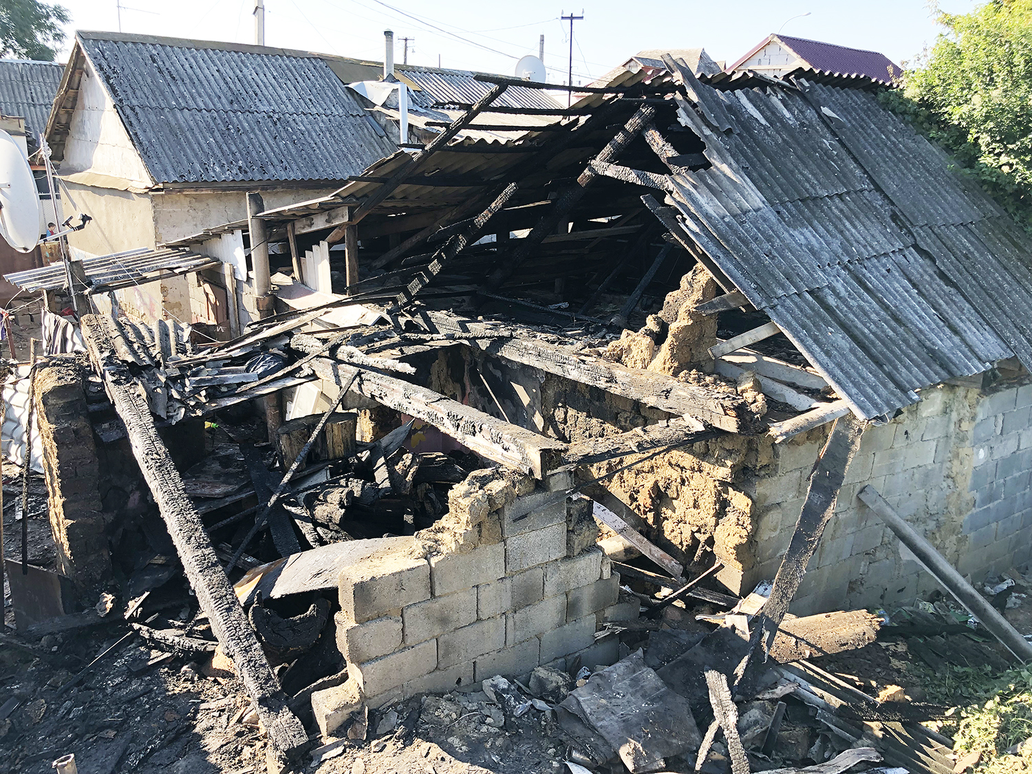 В Ужгороді горіла дровітня, житловий будинок врятували (ФОТО)