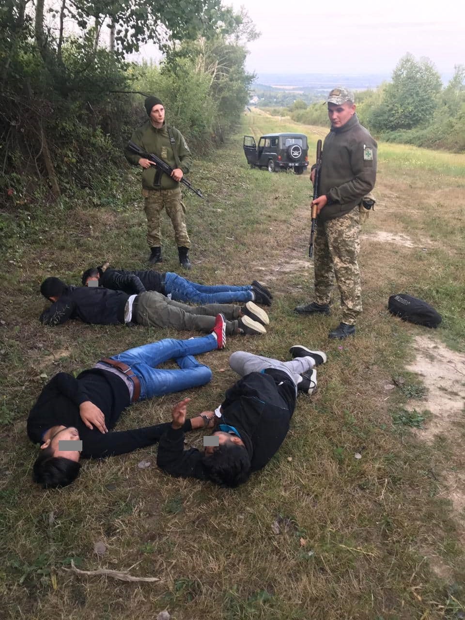 Двох турків та двох афганців, які намагалися незаконно перетнути українсько-словацький кордон, затримали на Закарпатті (ФОТО)