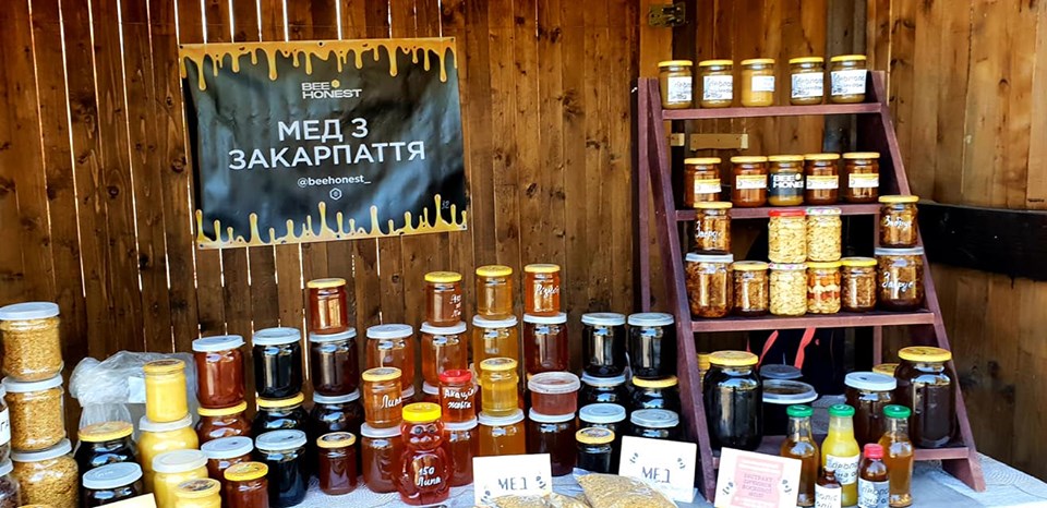 ФОТОФАКТ. Свято закарпатського меду триває у Мукачеві