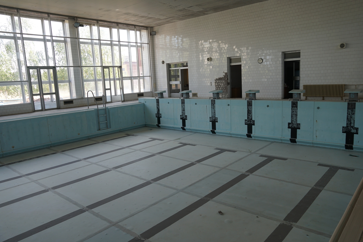 В ужгородській класичній гімназії почали ремонтувати басейн