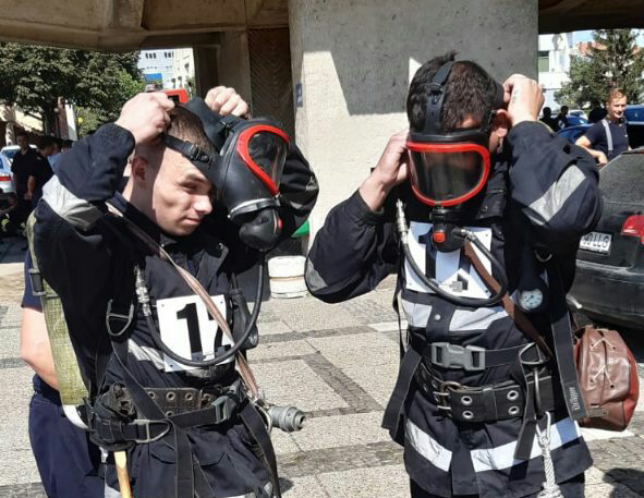 Закарпатські рятувальники посіли 5 місце у міжнародних змаганнях  серед газодимозахисників в Румунії (ФОТО)