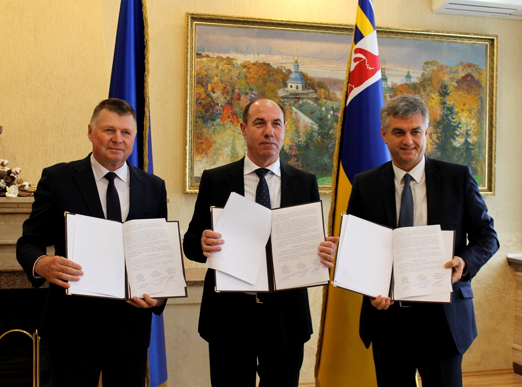 У Закарпатській ОДА підписано тристоронню угоду (ФОТО)