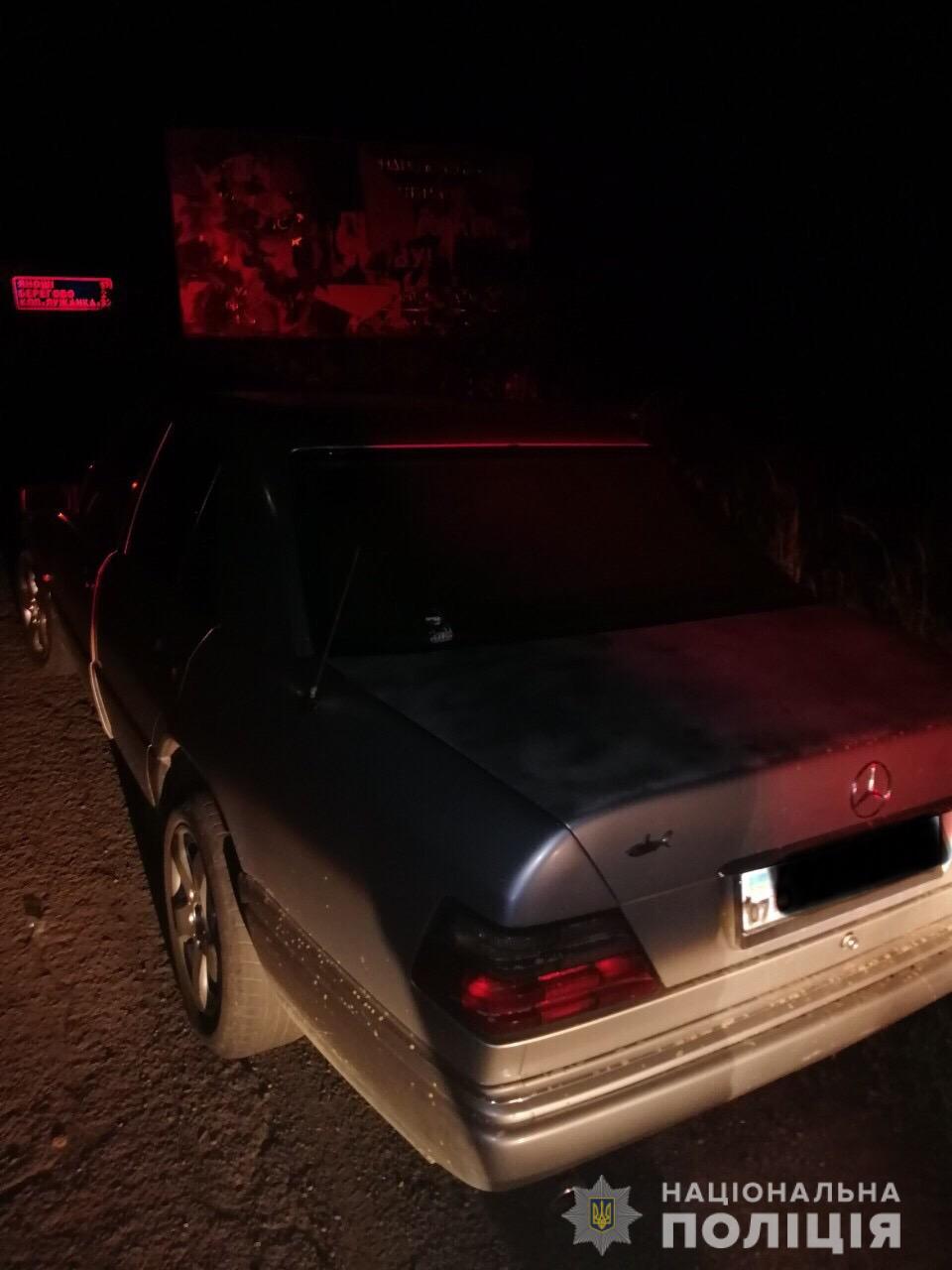 З автозаправки на Мукачівщині молодик зі спільником викрали авто (ФОТО)