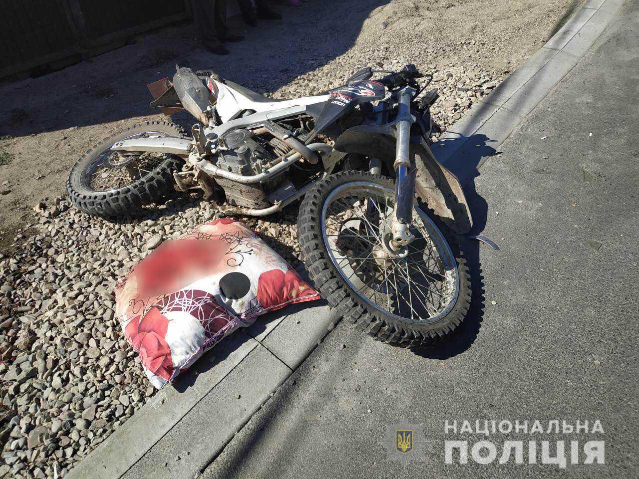 На Тячівщині водійка "Тойоти", виїхавши на зустрічну, збила мотоцикліста. Чоловік у важкому стані – в реанімації (ФОТО)