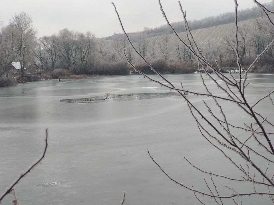 На Берегівщині, провалившись крізь лід, потонули 2 рибалок (ФОТО)