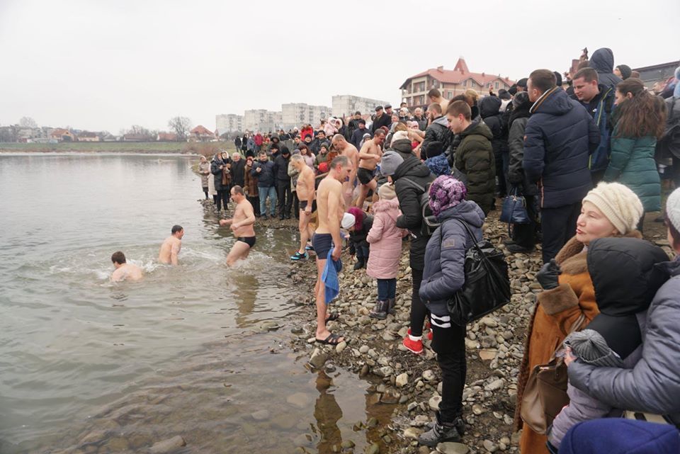 У Мукачеві православно освятили воду Латориці (ФОТО, ВІДЕО)