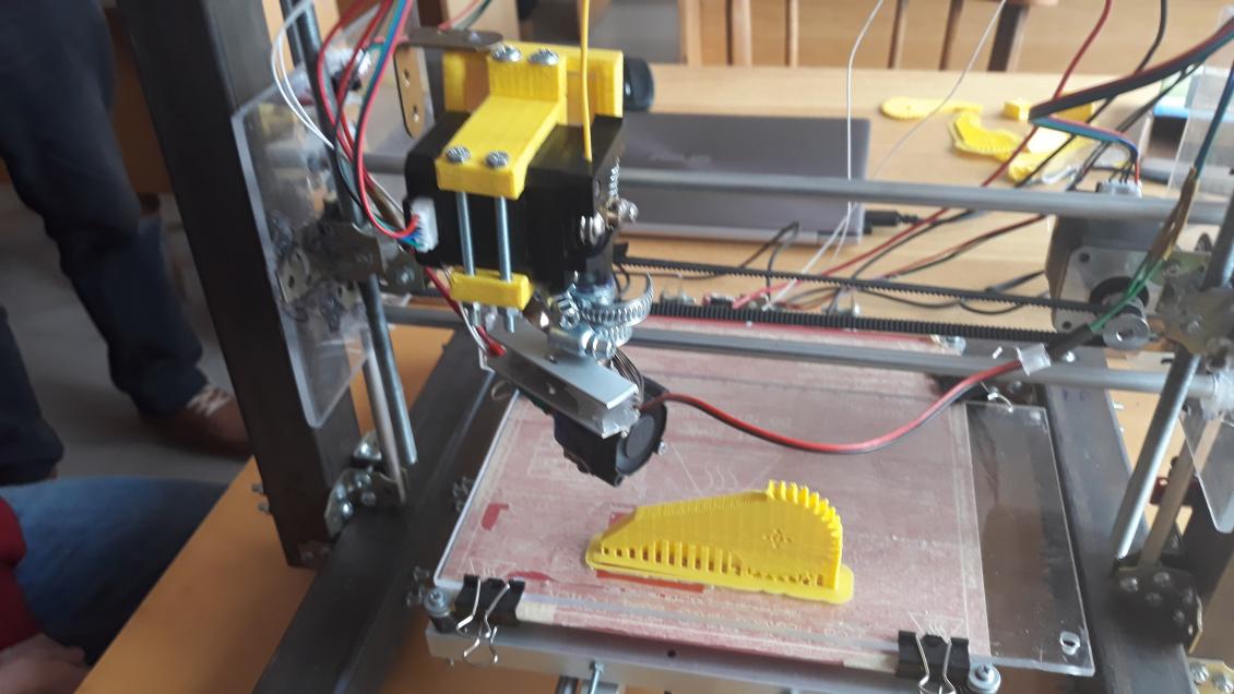 Закарпатські студенти-айтівці сконструювали власний 3D-принтер (ФОТО)
