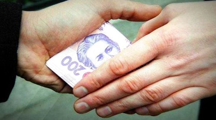 За непритягнення до відповідальності водій ЗІЛу зі Львівщини пропонував поліцейським на Закарпатті 200 грн