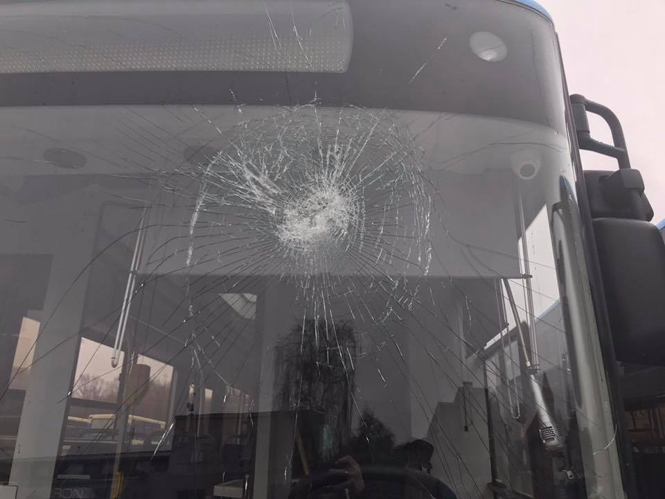 За фактом умисного пошкодження комунальних автобусів в Ужгороді розпочато слідство (ФОТО)