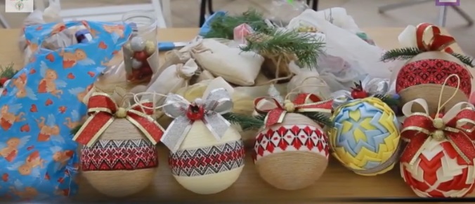 Новорічно-різдвяний ярмарок влаштували у скансені в Ужгороді незадовго до Нового року (ВІДЕО)