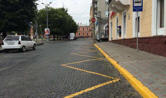 В Ужгороді визначили місця для паркування туристичних автобусів