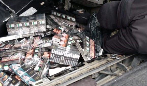 У ПП "Вилок" в українця вилучили запакований сигаретами "Рендж Ровер" (ФОТО)