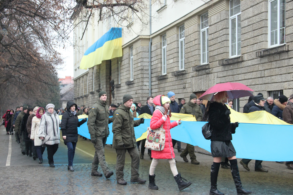 В Ужгороді у День Соборності України традиційно з'єднали два береги Ужа жовто-блакитним стягом (ФОТО, ВІДЕО)