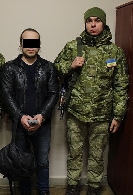 Розшукуваного наркоділка з Росії затримали під час спроби в'їзду в Україну на Закарпатті (ФОТО)