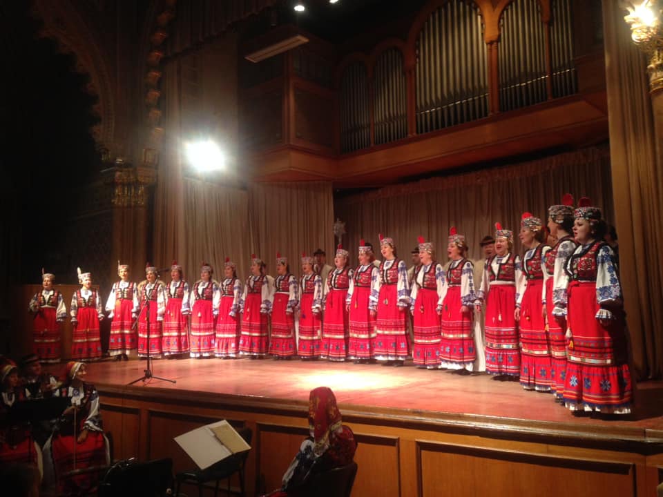 Закарпатський народний хор виступив перед школярами в Ужгороді