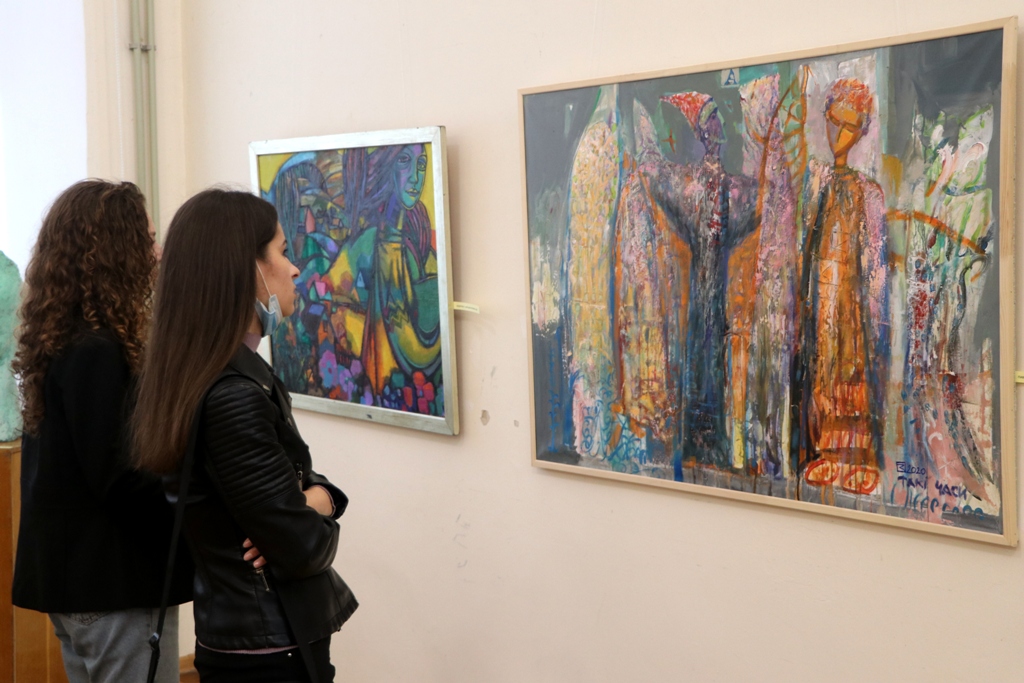 В Ужгороді відкрили виставку  "Осінь 2020", в якій представлені роботи 130 закарпатських митців (ФОТО)