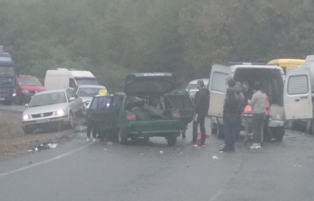 Унаслідок зіткнення двох авто на Виноградівщині обох водіїв госпіталізовано з політравмами