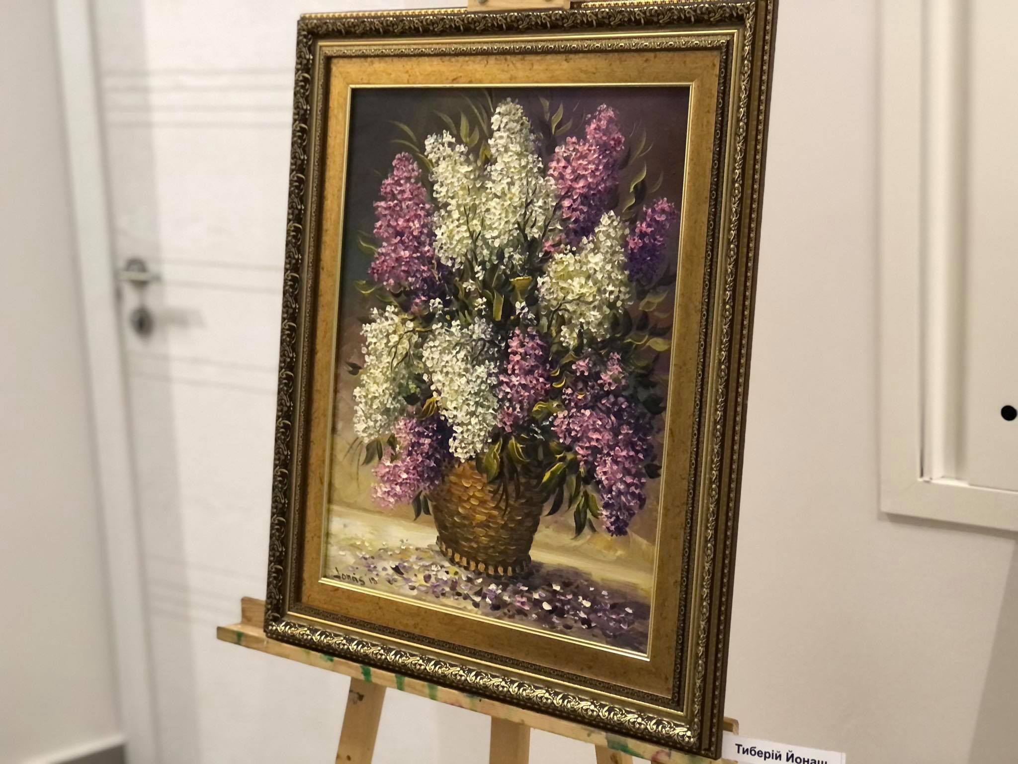 Благодійну виставку-продаж картин вихованців школи Rom Art відкрили у Мукачеві (ФОТО, ВІДЕО)