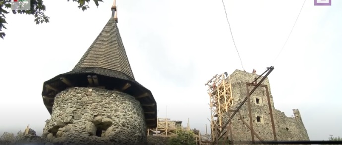 Невицький замок на Закарпатті продовжують реставрувати (ВІДЕО)
