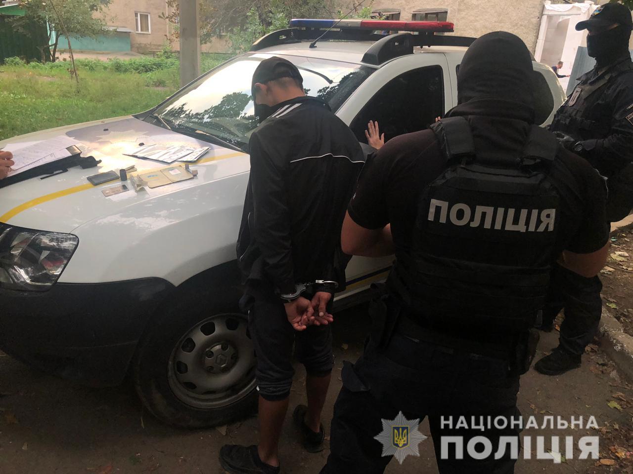 В Ужгороді затримали 21-річного раніше судимого молодика, що саме продав клієнту амфетамін (ФОТО)