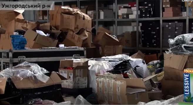 Журналісти показали склади, куди потрапляє конфіскований на митниці товар (ВІДЕО)