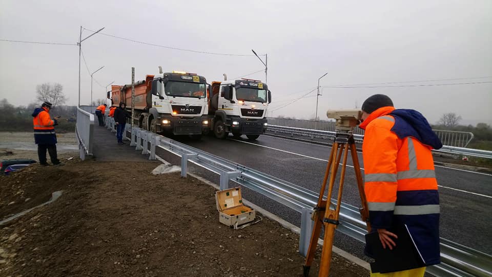 На новозбудованому Буштинському мості проводяться передексплуатаційні випробування (ФОТО)