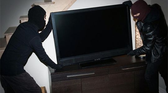 Закарпатець разом зі спільником здав до ломбарду із орендованої квартири тернополянина два плазмових телевізора