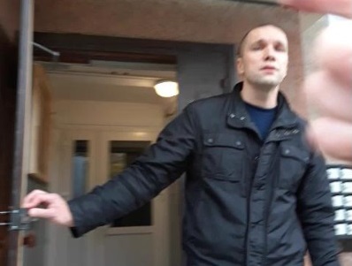 В Ужгороді рейдер, що намагається "віджати" приміщення ОСББ, напав на його голову (ВІДЕО)