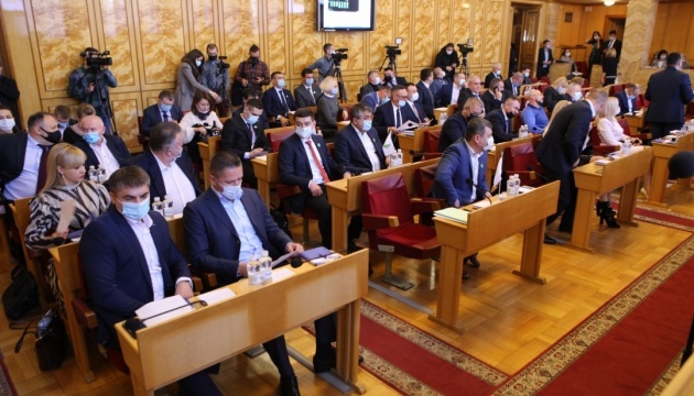 Депутати-угорці покинули сесійну залу Закарпатської облради на знак протесту проти "переслідування"