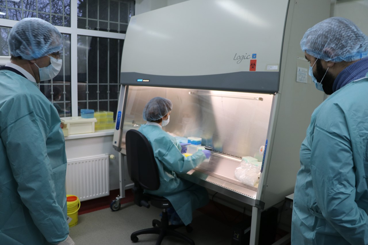 Закарпатський обласний лабораторний центр може проводити до 1,5 тисячі досліджень методом ПЛР (ФОТО)