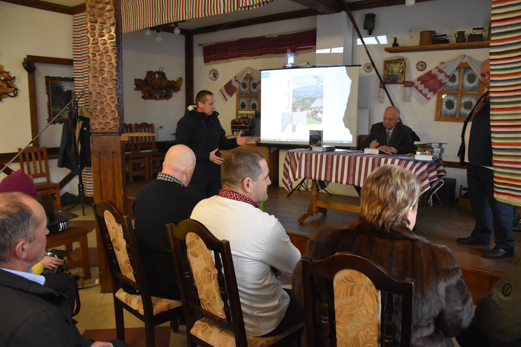 На Міжгірщині презентували збірку коломийок, записаних у Колочаві від місцевих жителів (ФОТО)