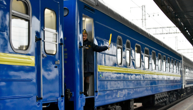Укрзалізниця відновлює курсування поїзда Миколаїв-Рахів на свята