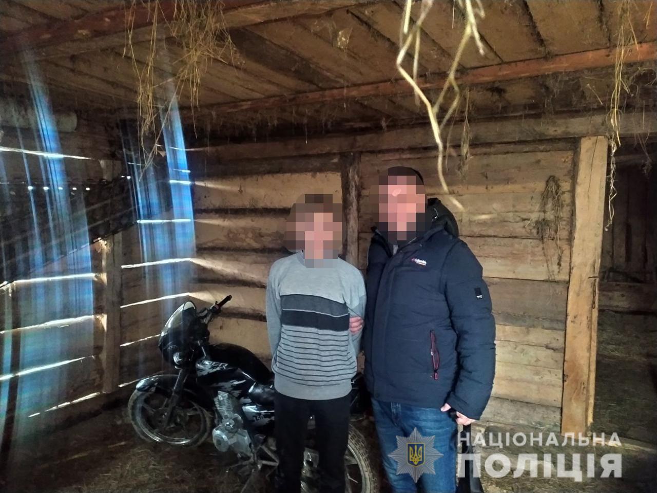 На Тячівщині 16-річний хлопець, повертаючись нетверезим із гостей, викрав чужий мотоцикл "покататися" (ФОТО)