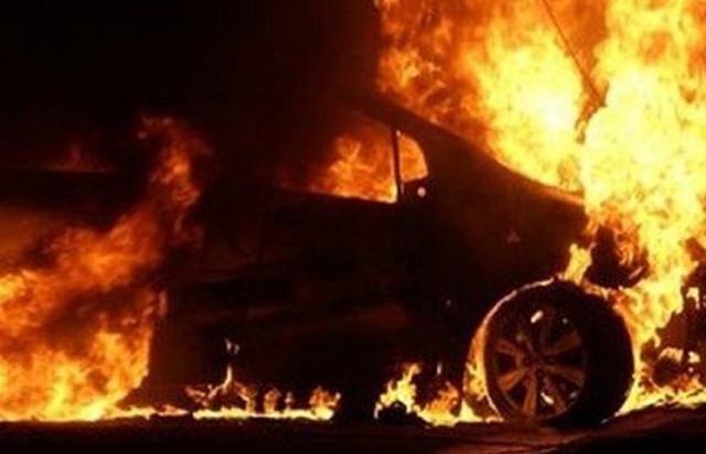 У Хусті пожежа понищила Renault Master