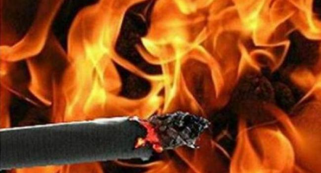 У Берегові через паління в ліжку чоловік внаслідок пожежі отримав 60% опіків тіла