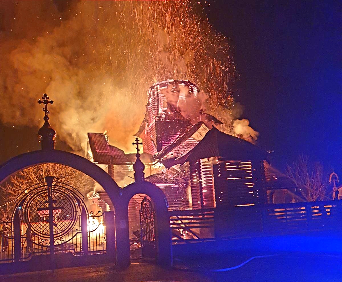 У Іршаві горить церква (ФОТО)