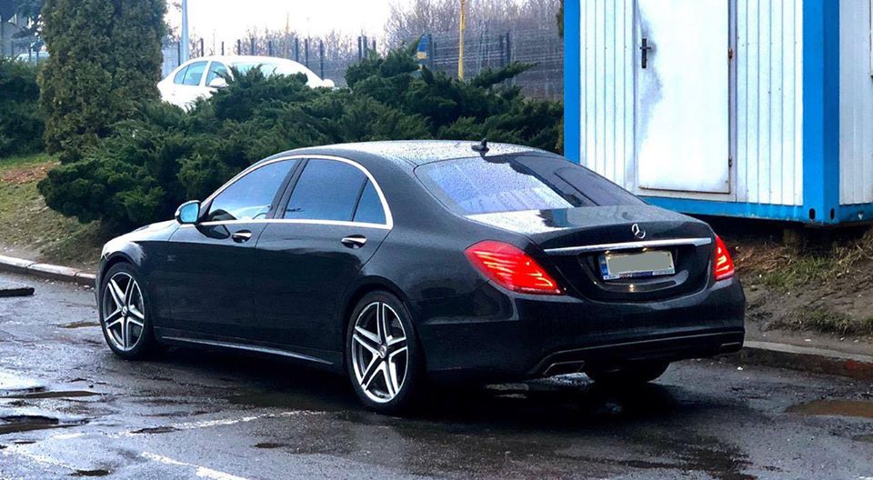 На КПП "Ужгород" вилучили з Mercedes S500 медобладнання на суму 362 тис. грн, Нефьодов "приколовся" у Фейсбуку (ФОТО)