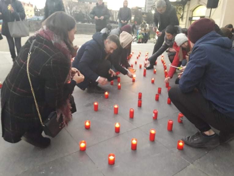 В Ужгороді відбулося громадське вшанування пам'яті героїв Небесної Сотні (ФОТО, ВІДЕО)