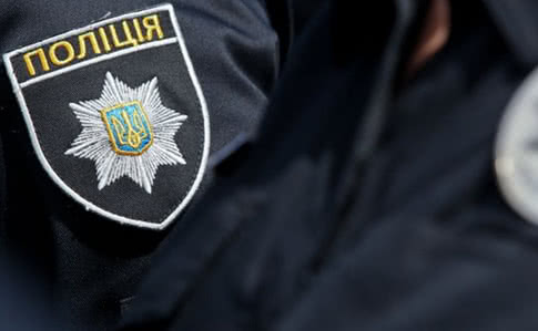 Погоджено підозру трьом патрульним, які в Мукачеві побили пасажирів автівки 