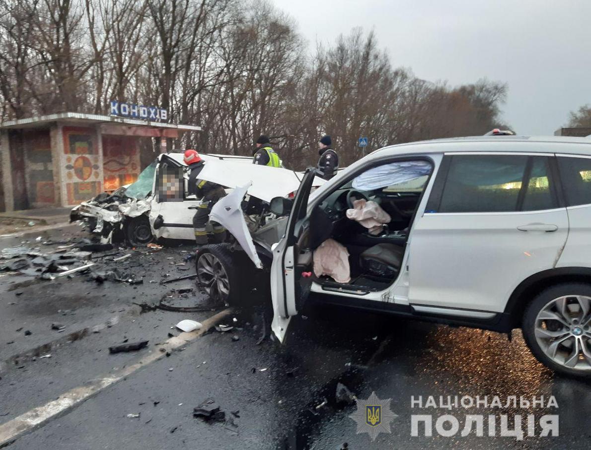 Унаслідок зіткнення БМВ та "Форда" на Львівщині загинули водій та пасажирка з Закарпаття (ФОТО)