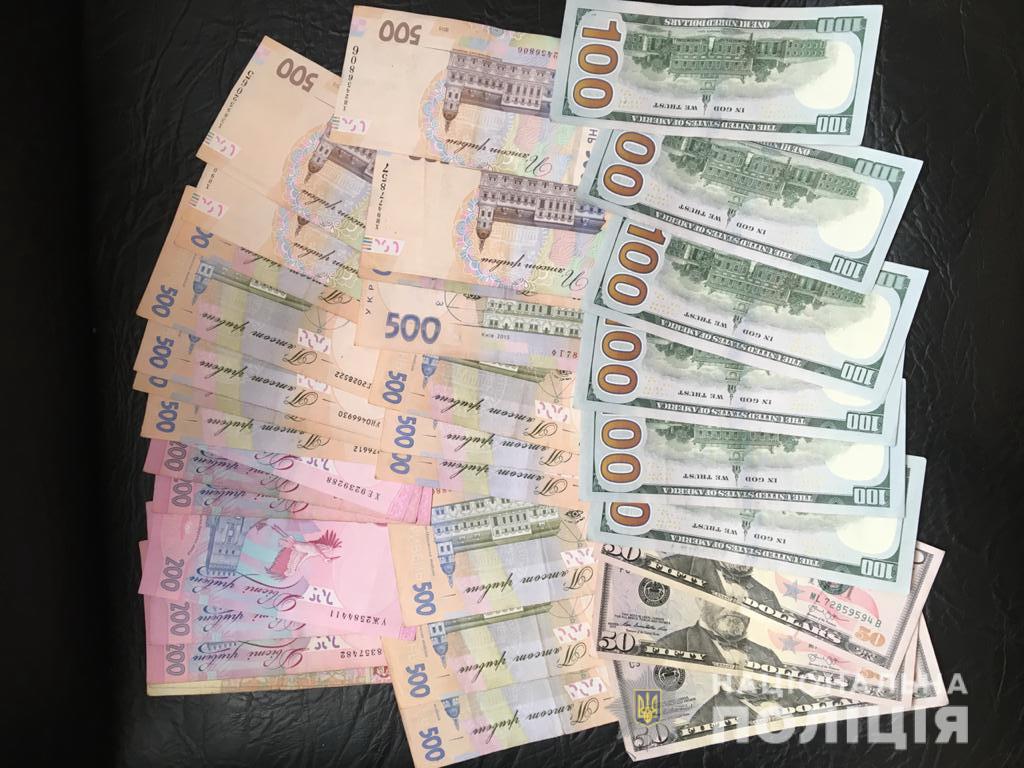 Молоді "збирачі металобрухту" винесли з будинку на Тячівщині 700 доларів і 10 тис грн (ФОТО)