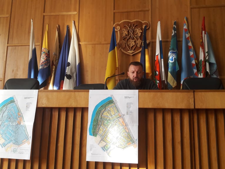 В Ужгородській міськраді зняли з розгляду із громадських слухань скандальне питання забудови земель заводу "Модуль М" (ФОТО)