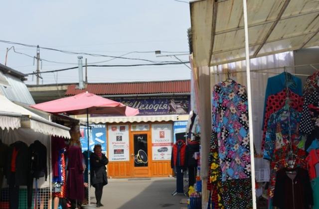 "Зелений" ринок у Мукачеві та ринок Краснодонців в Ужгороді працюватимуть попри карантин