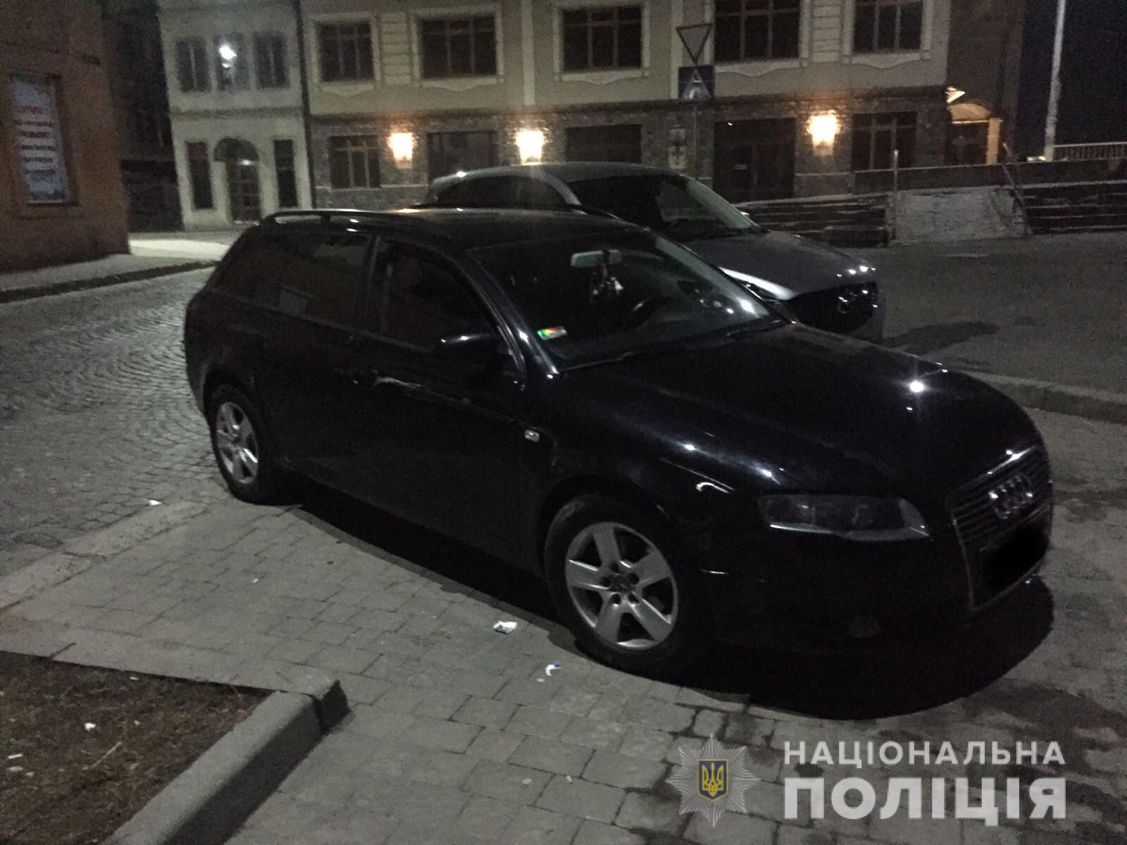 Мешканець Мукачева силою відібрав у знайомого мобільний телефон і втік на власному автомобілі (ФОТО)