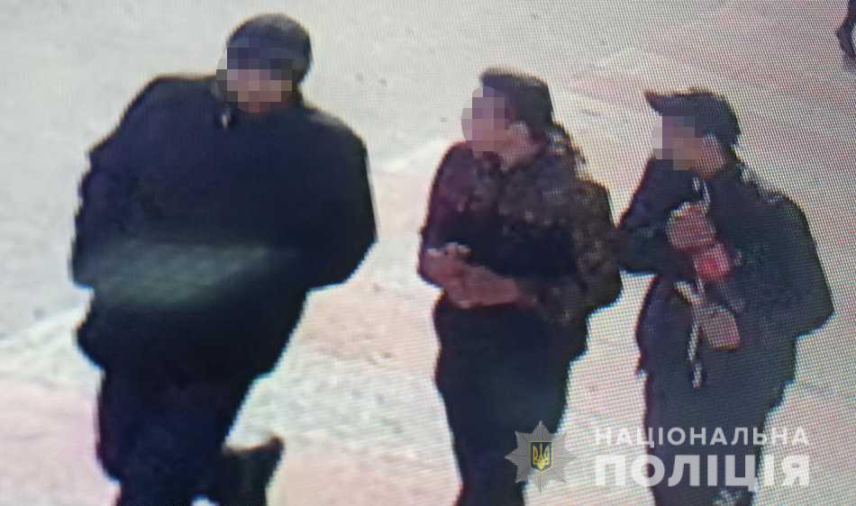 В Ужгороді затримали двох неповнолітніх, які, погрожуючи ножем, відібрали у містянина телефон та гроші (ФОТО)